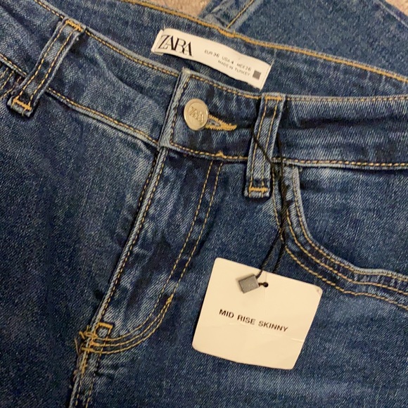 ❄️👖HP👖❄️ 𝗡𝗪𝗧 𝗭𝗮𝗿𝗮 • Z1975 Mid-rise Jeans with Split Hems - Picture 2 of 8